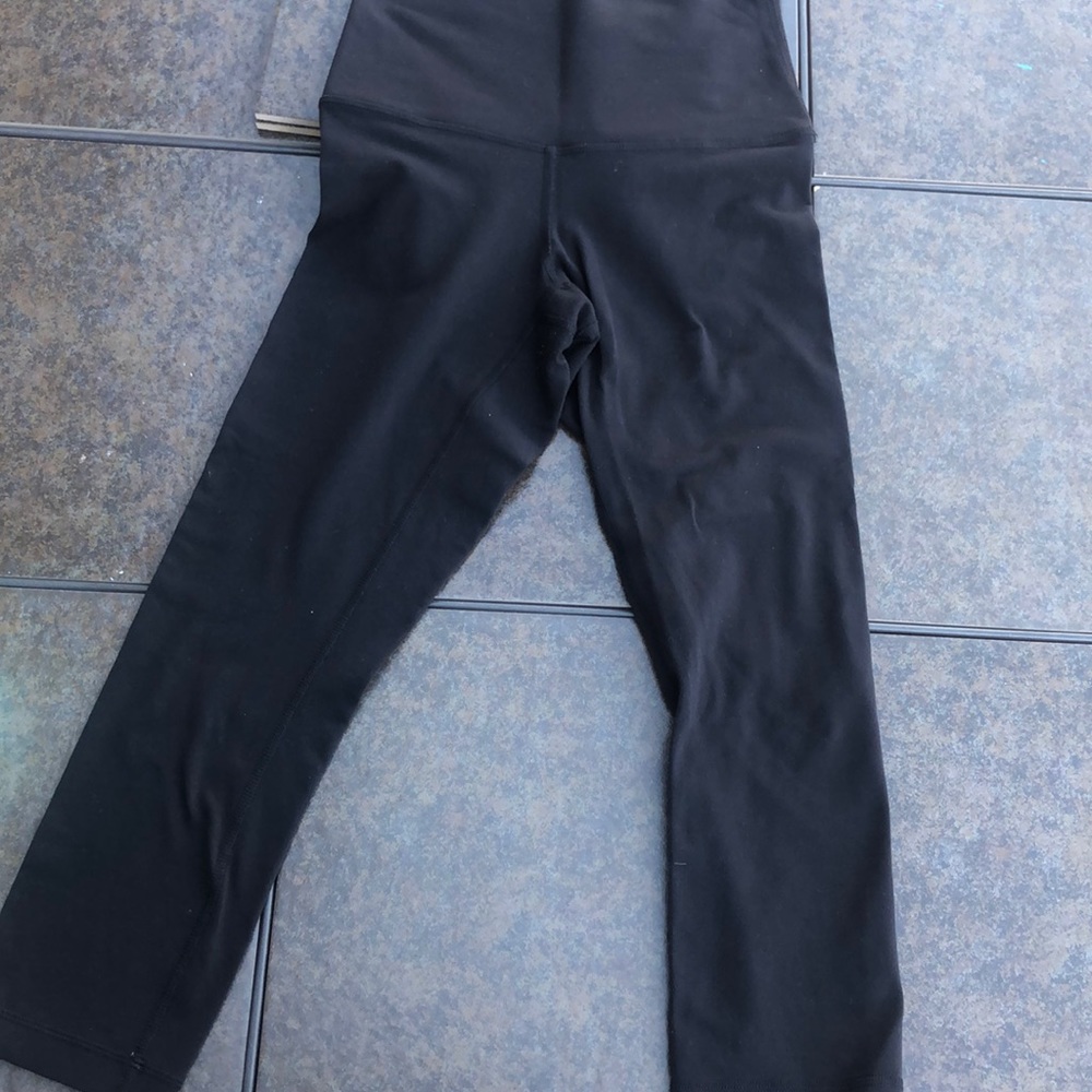 Lululemon Wonder Under crops